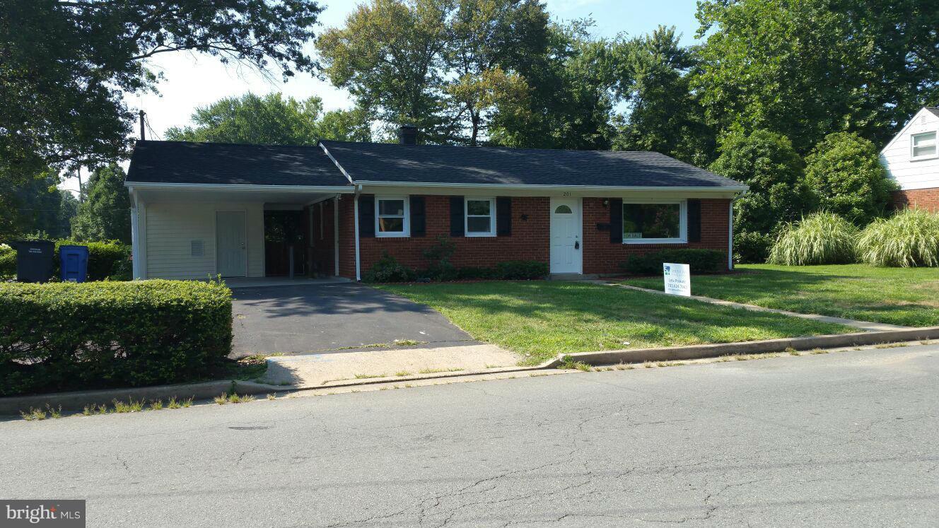 201 Rugby Road Manassas Park, VA 20111 - Photo 3 of 20 Exterior (Front)