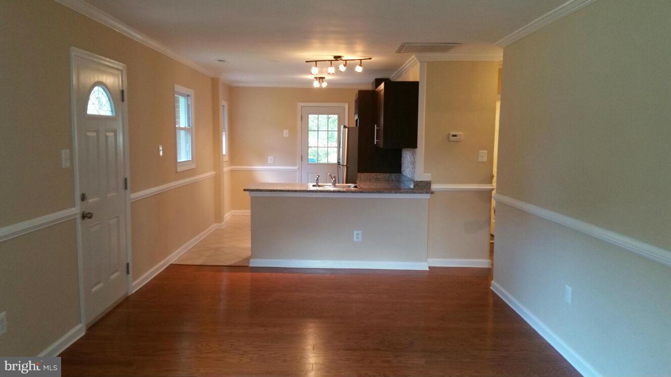 201 Rugby Road Manassas Park, VA 20111 - Photo 7 of 20 Living Room