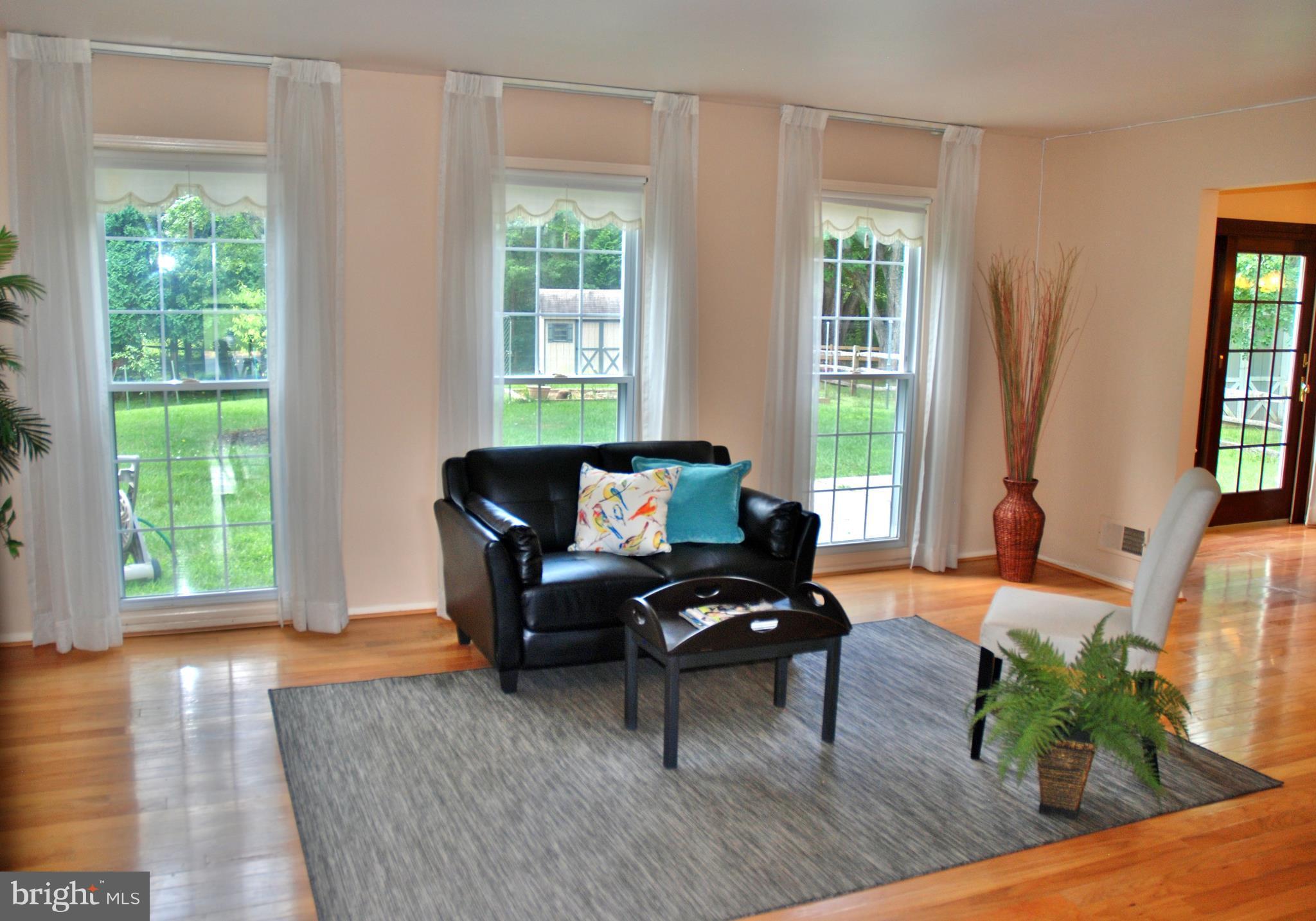 2325 Nees Lane Silver Spring, MD 20905 - Photo 4 of 30 Living Room