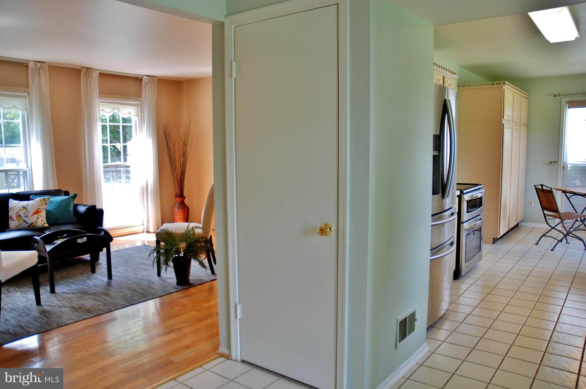 2325 Nees Lane Silver Spring, MD 20905 - Photo 7 of 30 Interior (General)