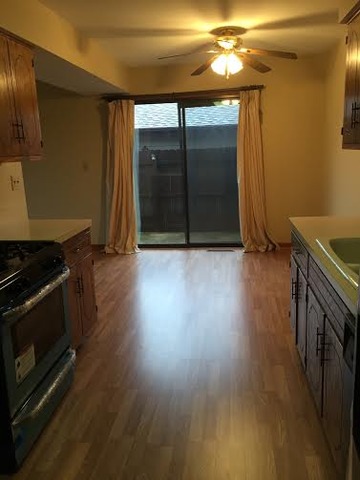 250 Circlegate Road, Unit 250 New Lenox, IL 60451 - Photo 13 of 25 a view of an empty room with wooden floor and a window