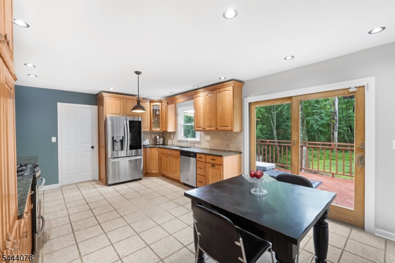182 Lake Road Morristown, NJ 07960 - Photo 11 of 30