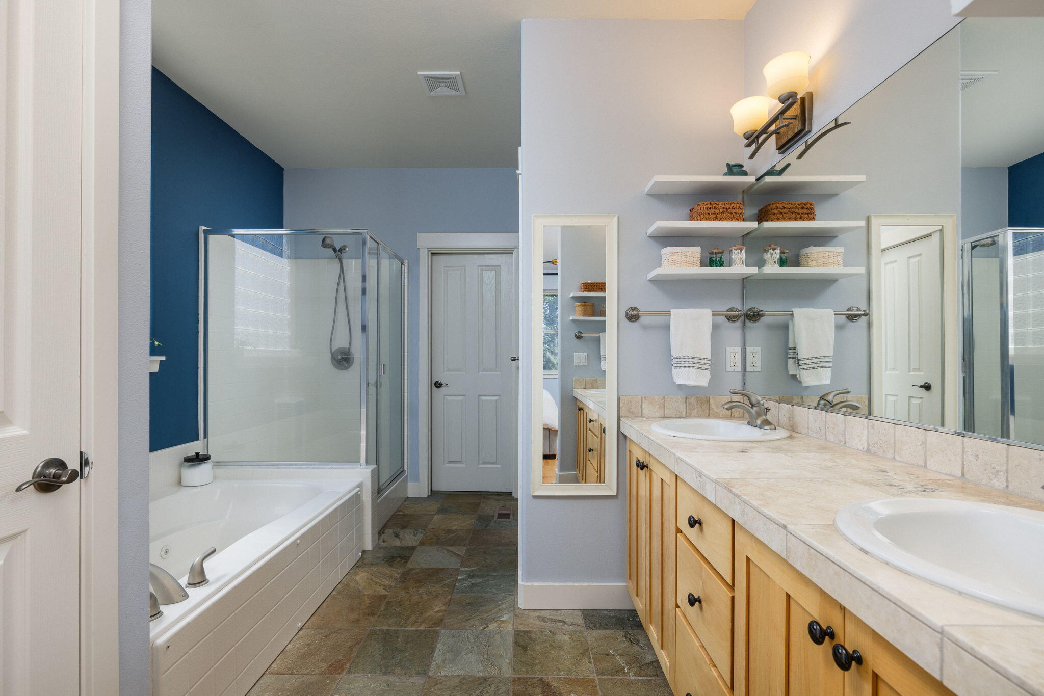 61878 Fall Creek Loop Bend, OR 97702 - Photo 12 of 49 Primary Bathroom