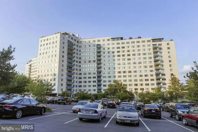 $1,500 | 10201 Grosvenor Place, Unit 1423, Rockville, MD 20852