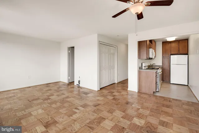 $1,500 | 10201 Grosvenor Place, Unit 1423, Rockville, MD 20852