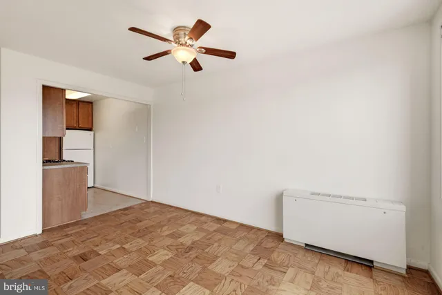 $1,500 | 10201 Grosvenor Place, Unit 1423, Rockville, MD 20852