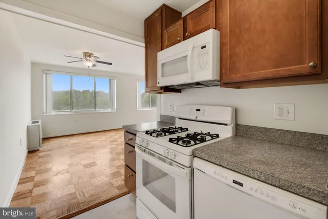 $1,500 | 10201 Grosvenor Place, Unit 1423, Rockville, MD 20852