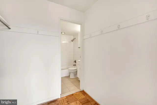 $1,500 | 10201 Grosvenor Place, Unit 1423, Rockville, MD 20852