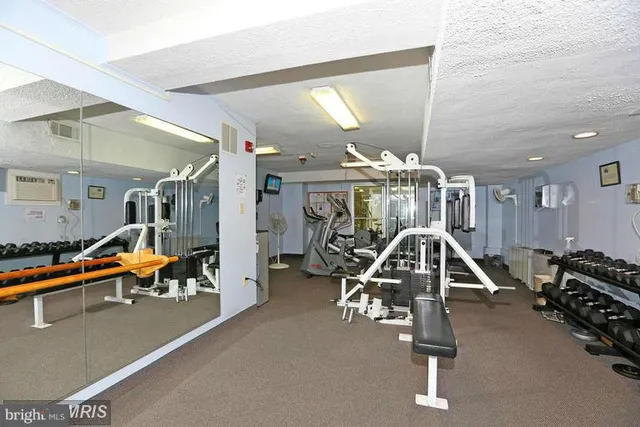 $1,500 | 10201 Grosvenor Place, Unit 1423, Rockville, MD 20852