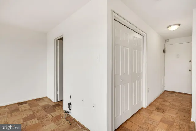 $1,500 | 10201 Grosvenor Place, Unit 1423, Rockville, MD 20852