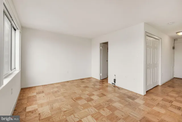 $1,500 | 10201 Grosvenor Place, Unit 1423, Rockville, MD 20852