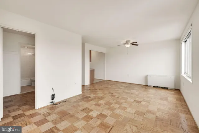 $1,500 | 10201 Grosvenor Place, Unit 1423, Rockville, MD 20852