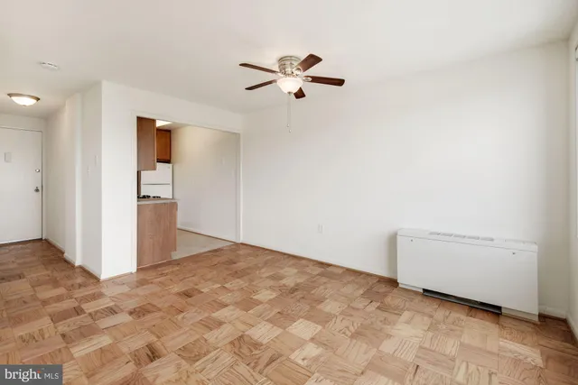 $1,500 | 10201 Grosvenor Place, Unit 1423, Rockville, MD 20852