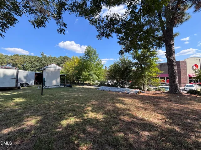 a view of an outdoor space