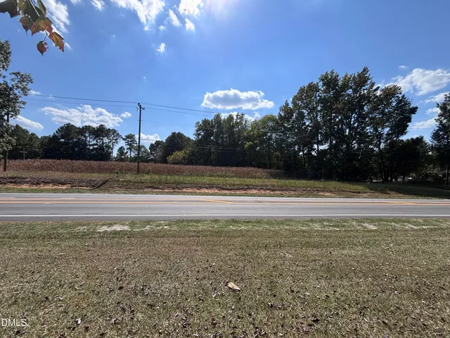 a view of a houses with a yard