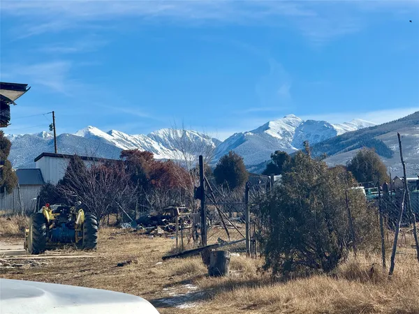 $1,200,000 | 82 Private Drive, Cordova, NM 87523