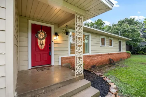 $265,000 | 421 South 1st Street, Krum, TX 76249