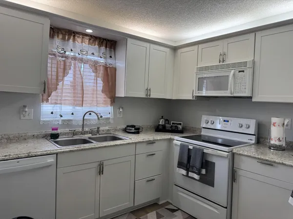 $1,600 | 1310 Northeast 14th Court, Unit K19, Jensen Beach, FL 34957