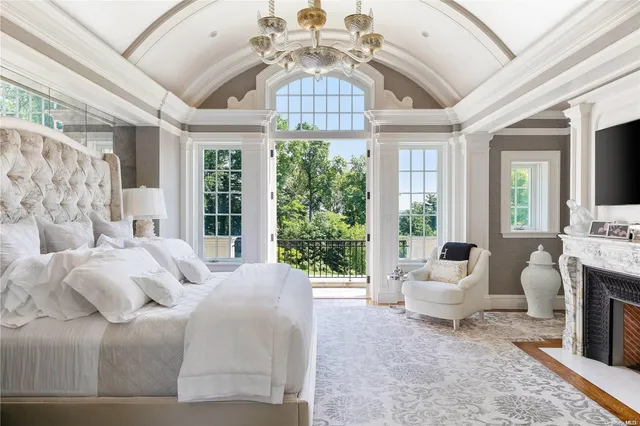 $28,000,000 | 6 Spring Hill Lane, Old Westbury, NY 11568