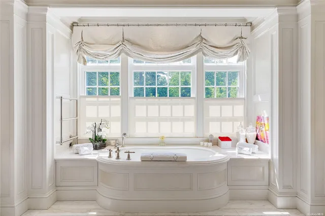 $28,000,000 | 6 Spring Hill Lane, Old Westbury, NY 11568