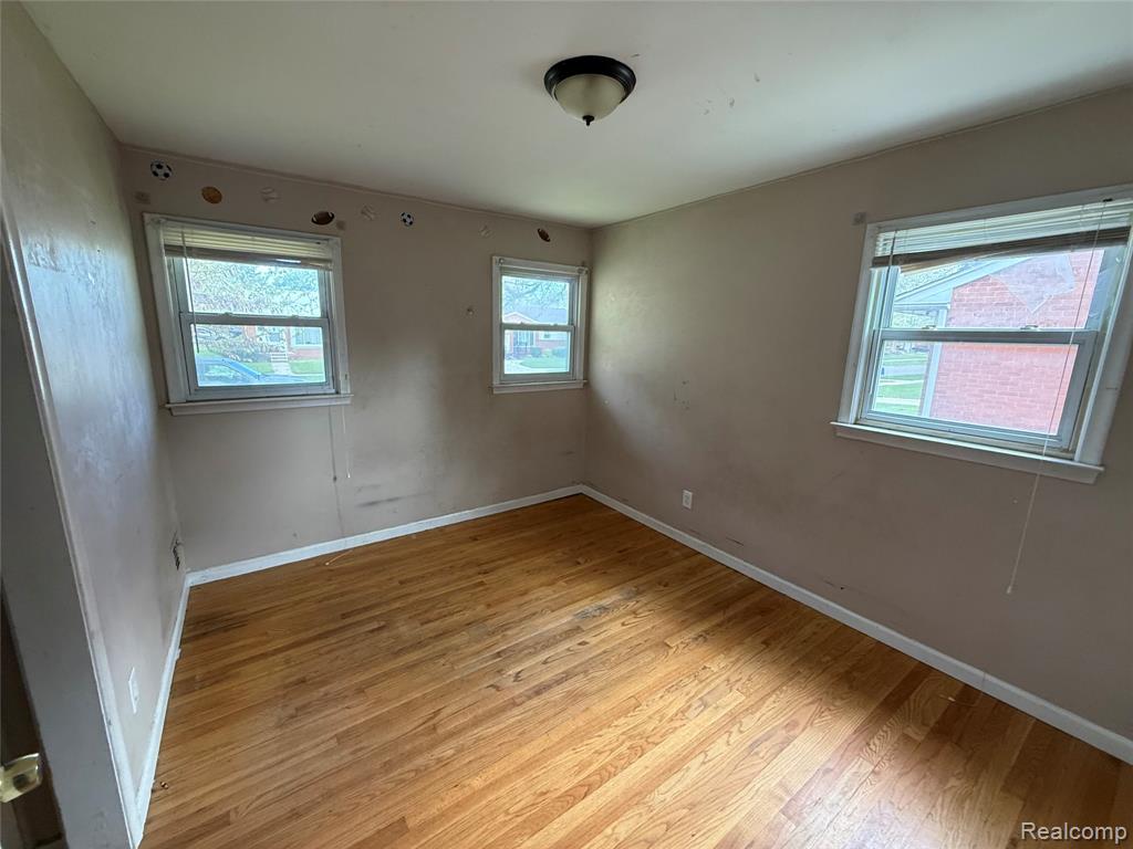 26745 Dover Redford, MI 48239 - Photo 9 of 12