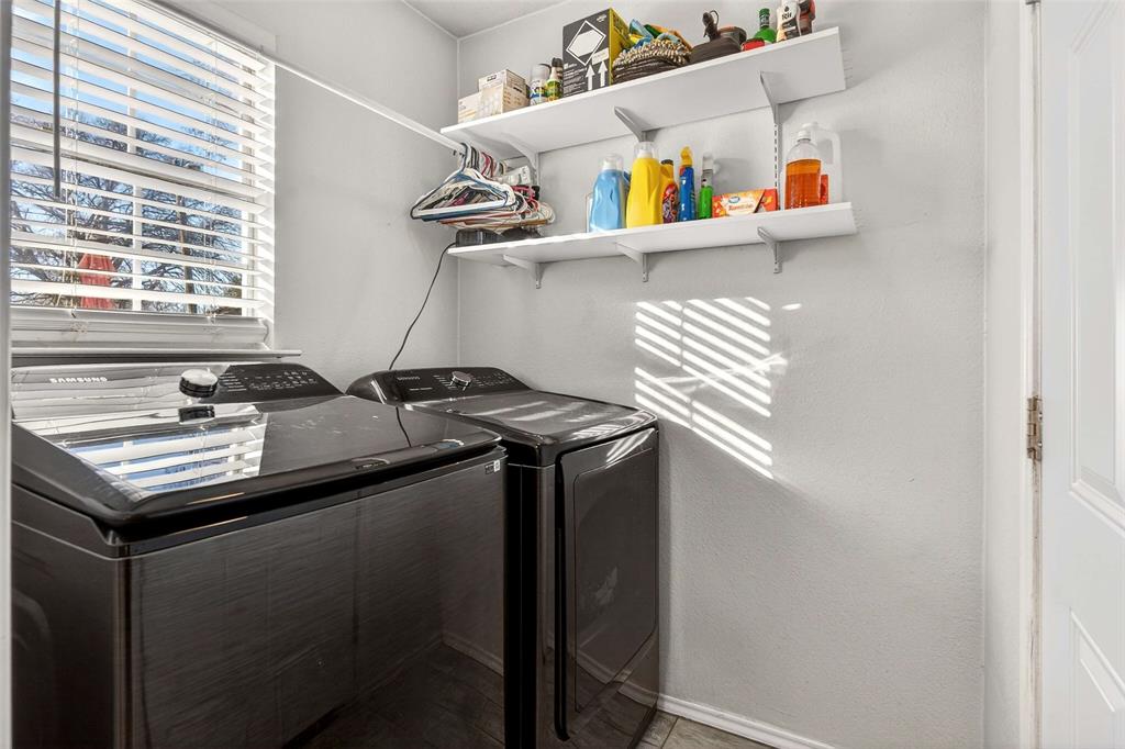 1001 South 4th Street Bonham, TX 75418 - Photo 13 of 27 a utility room with dryer and washer