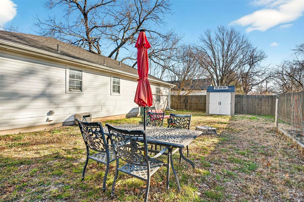 1001 South 4th Street Bonham, TX 75418 - Photo 20 of 27 a backyard of a house with table and chairs