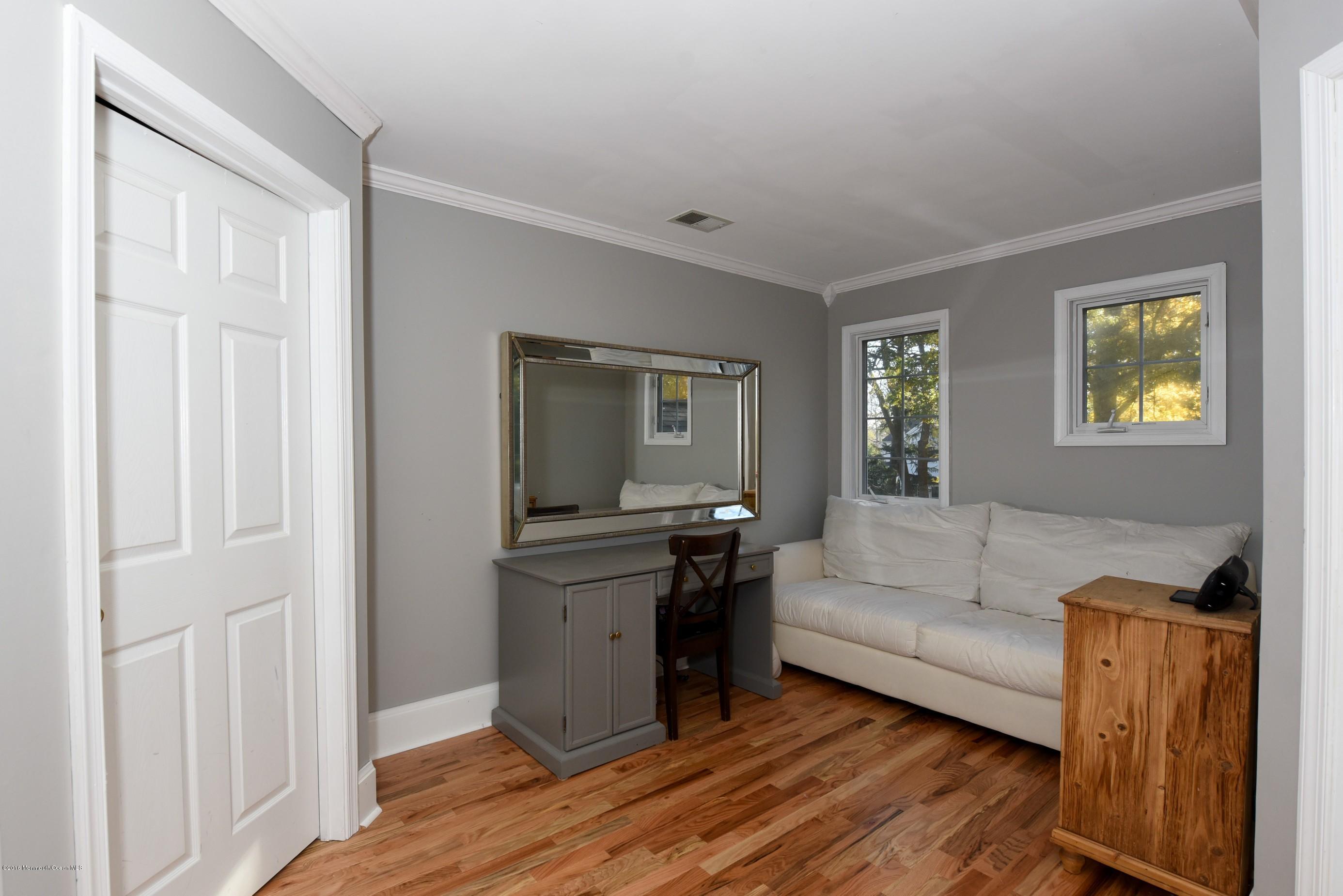 9 Robin Road Rumson, NJ 07760 - Photo 21 of 22 MASTER SITTING AREA