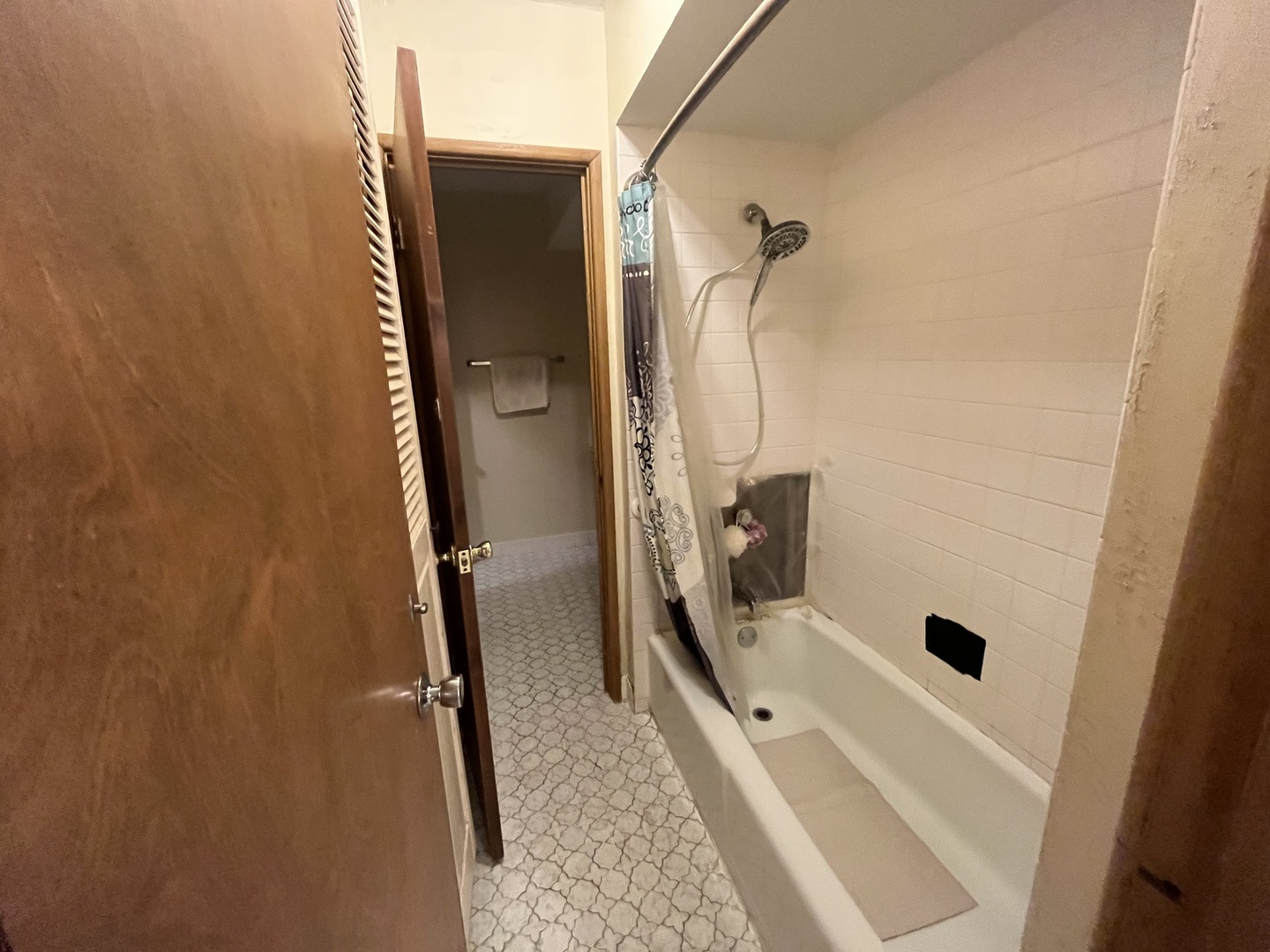 2807 Willow Road, Unit 105 Homewood, IL 60430 - Photo 5 of 8 a bathroom with a tub and a shower