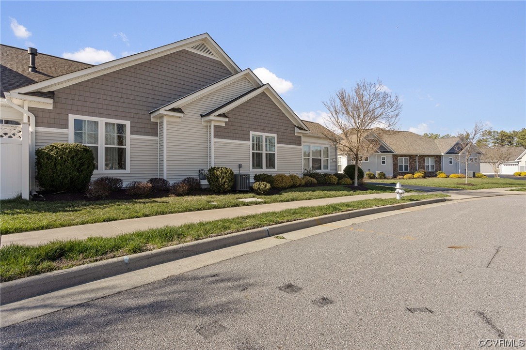 12136 Blossom Point Road Chester, VA 23831 - Photo 4 of 41 Gallery Image 4