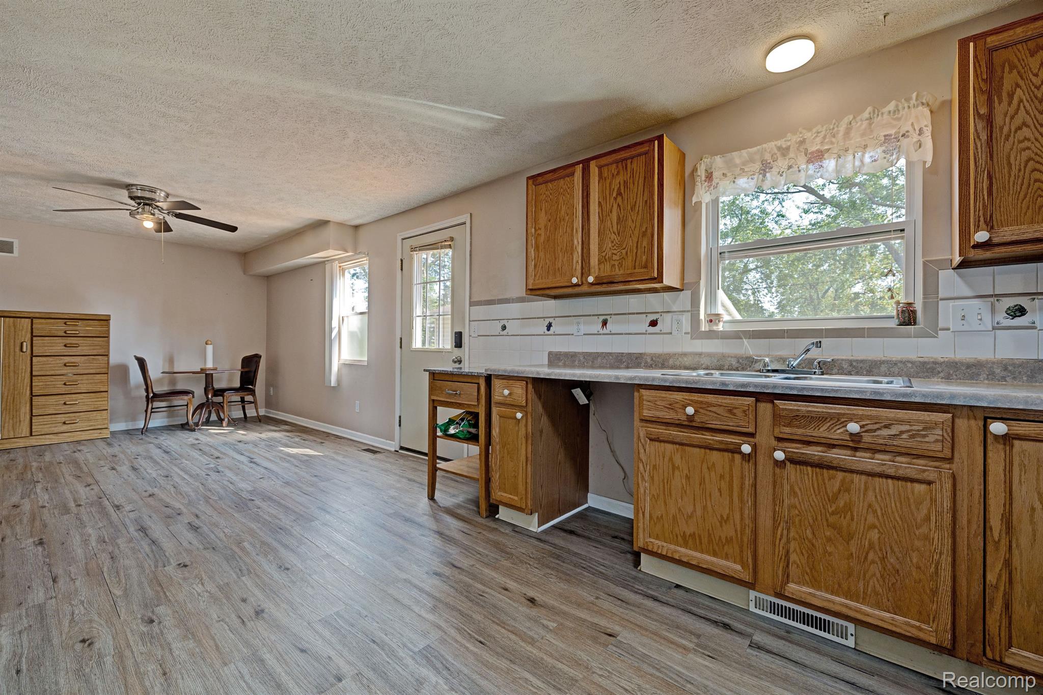 374 4th Pontiac, MI 48340 - Photo 13 of 45 Gallery Image 13