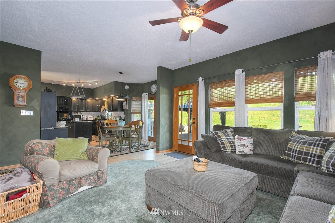 141 Sunny Basin Road Castle Rock, WA 98611 - Photo 11 of 40 Gallery Image 11