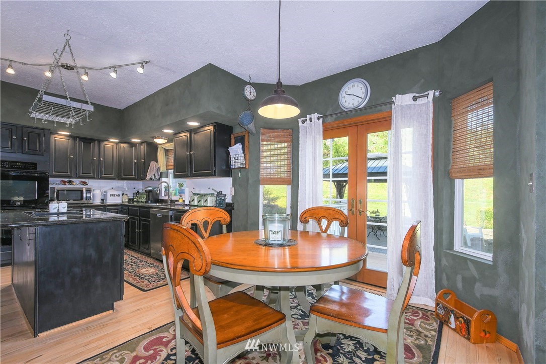 141 Sunny Basin Road Castle Rock, WA 98611 - Photo 12 of 40 Gallery Image 12