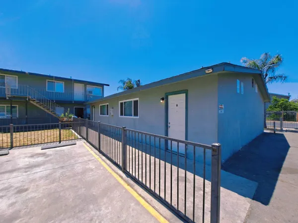 $1,880,000 | 441 South Dearing Avenue, Fresno, CA 93702
