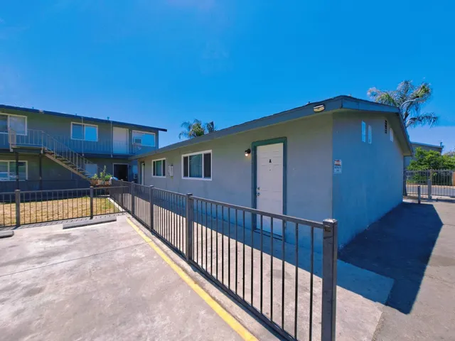 $1,899,950 | 441 South Dearing Avenue, Fresno, CA 93702