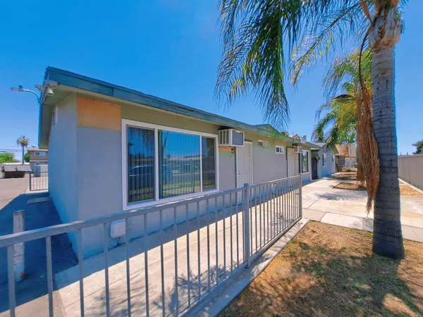 $1,880,000 | 441 South Dearing Avenue, Fresno, CA 93702