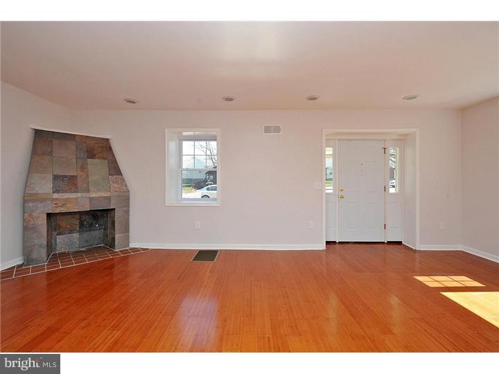 6944 Cresheim Road Philadelphia, PA 19119 - Photo 19 of 24 Living Room
