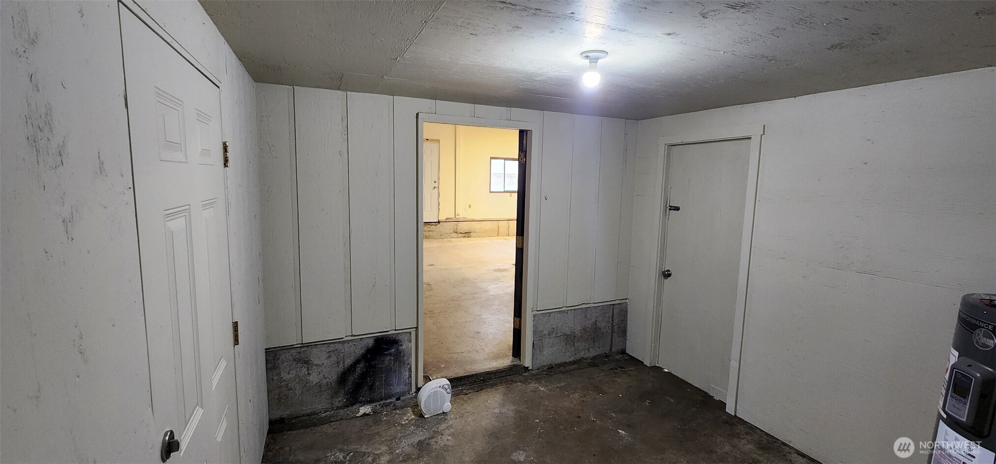 2350 East Pioneer Road Port Angeles, WA 98362 - Photo 24 of 40 a view of an empty room