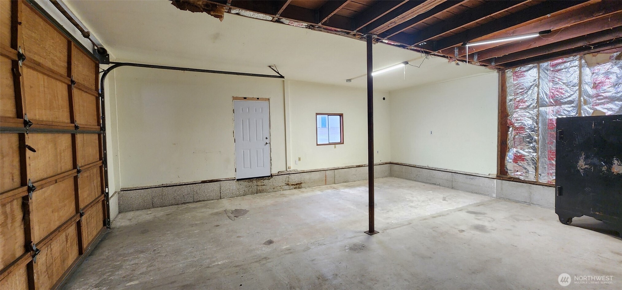 2350 East Pioneer Road Port Angeles, WA 98362 - Photo 25 of 40 a view of an empty room