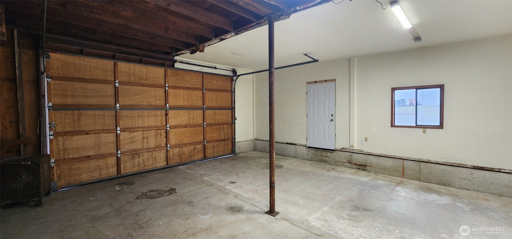 2350 East Pioneer Road Port Angeles, WA 98362 - Photo 27 of 40 a view of a garage