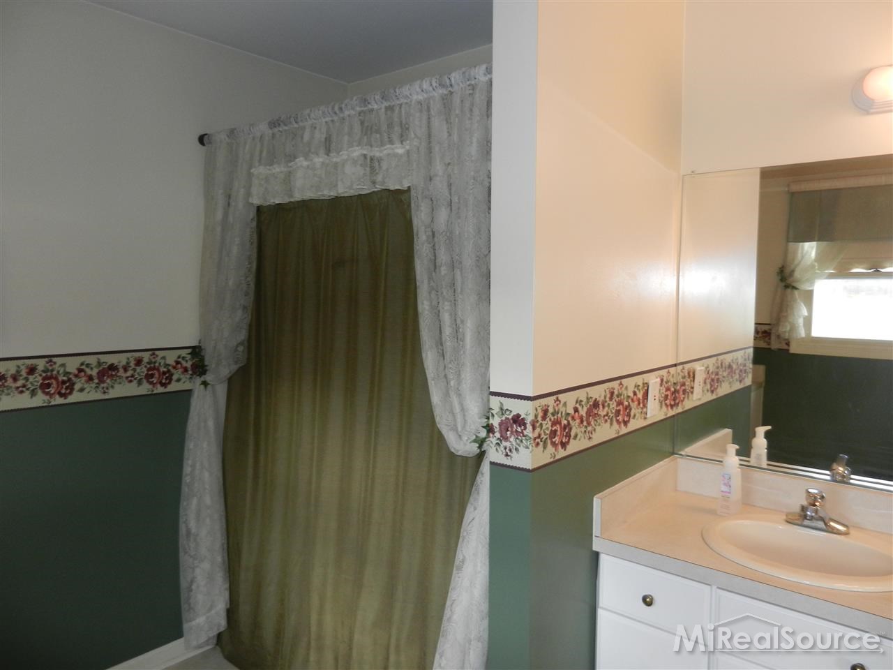 18350 Pratt Road Armada, MI 48005 - Photo 14 of 30 31182640-13.JPG