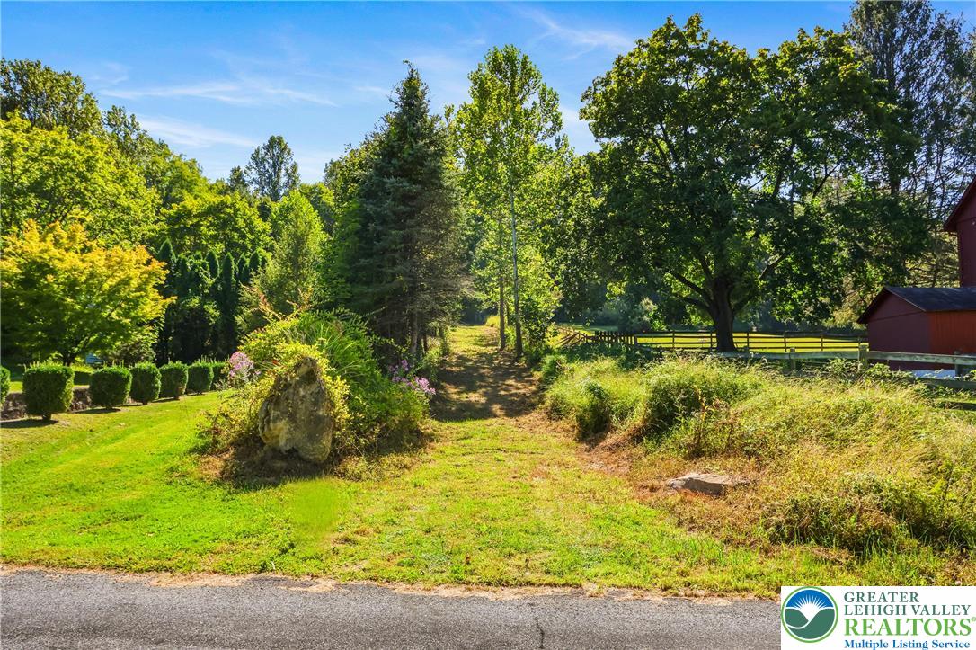 93 Coffeetown Road Easton, PA 18042 - Photo 3 of 11 a backyard of a house with lots of green space