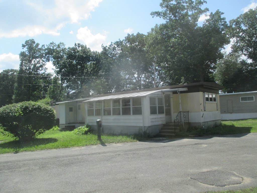 40 Puffin Drive Chicopee, MA 01020 - Photo 2 of 16