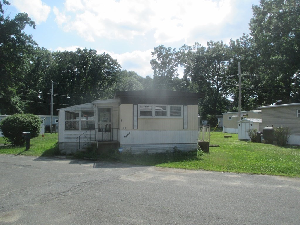 40 Puffin Drive Chicopee, MA 01020 - Photo 3 of 16