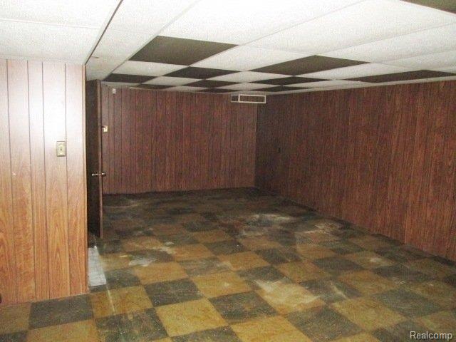 18439 Stephens Road Eastpointe, MI 48021 - Photo 2 of 22 261-857815-bsmnt.JPG