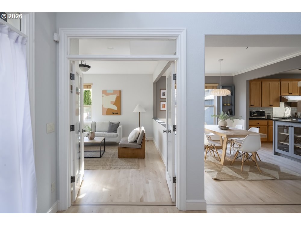3924 Southwest Pasadena Street Portland, OR 97219 - Photo 3 of 48 Gallery Image 3