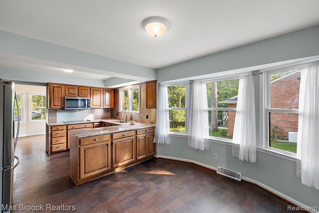 1496 Rochingham Drive Rochester Hills, MI 48309 - Photo 11 of 26 Gallery Image 11