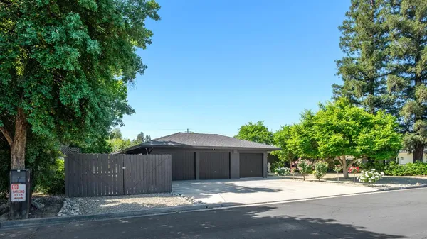 $549,000 | 1510 East Austin Way, Fresno, CA 93704