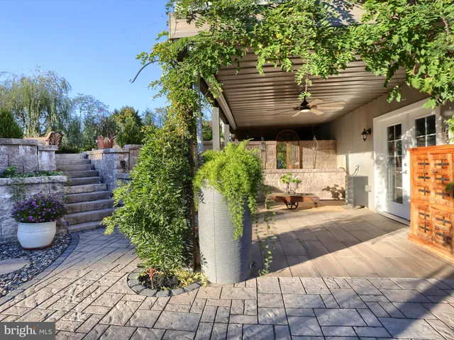 $998,000 | 40 Simmons Creek Lane, Enola, PA 17025