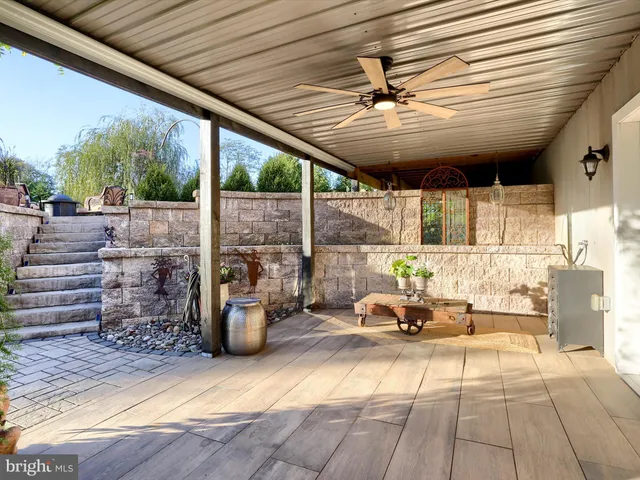 $998,000 | 40 Simmons Creek Lane, Enola, PA 17025